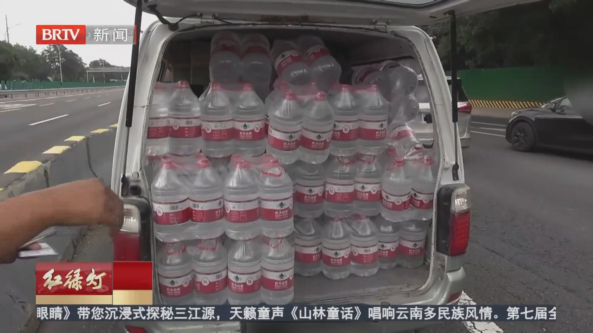 五环路严查面包车 私拆座椅载货隐患大