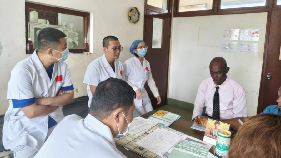 精诚合作克难关，援非医者显担当——中国援加蓬中国（天津）医疗队弗朗斯维尔分队成功医治复杂肛瘘患者