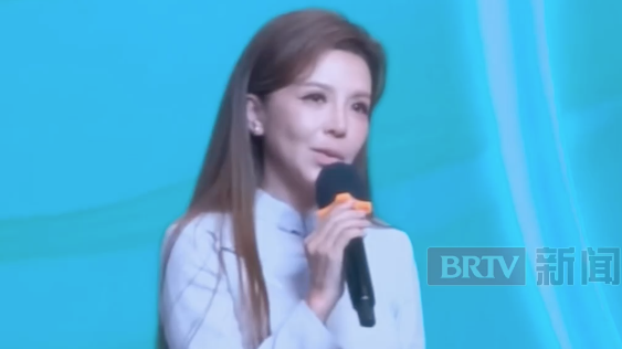 央视主持人朱迅抗癌近20年,直言自己是癌症早防早筛早治的最好案例, 央视主持人朱迅抗癌近20年,直言自己是癌症早防早筛早治的最好案例,