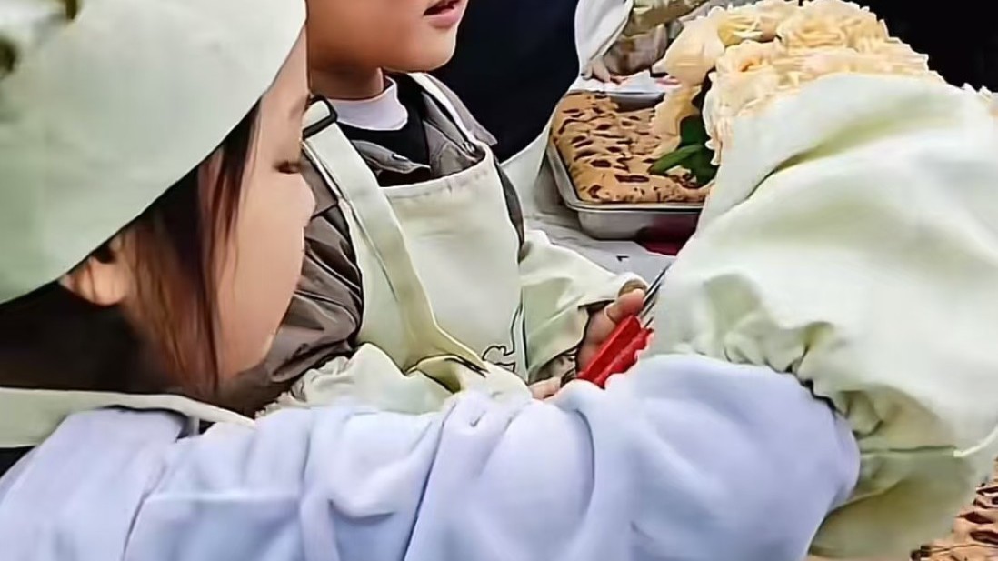 幼儿园萌娃化身小小发糕主理人