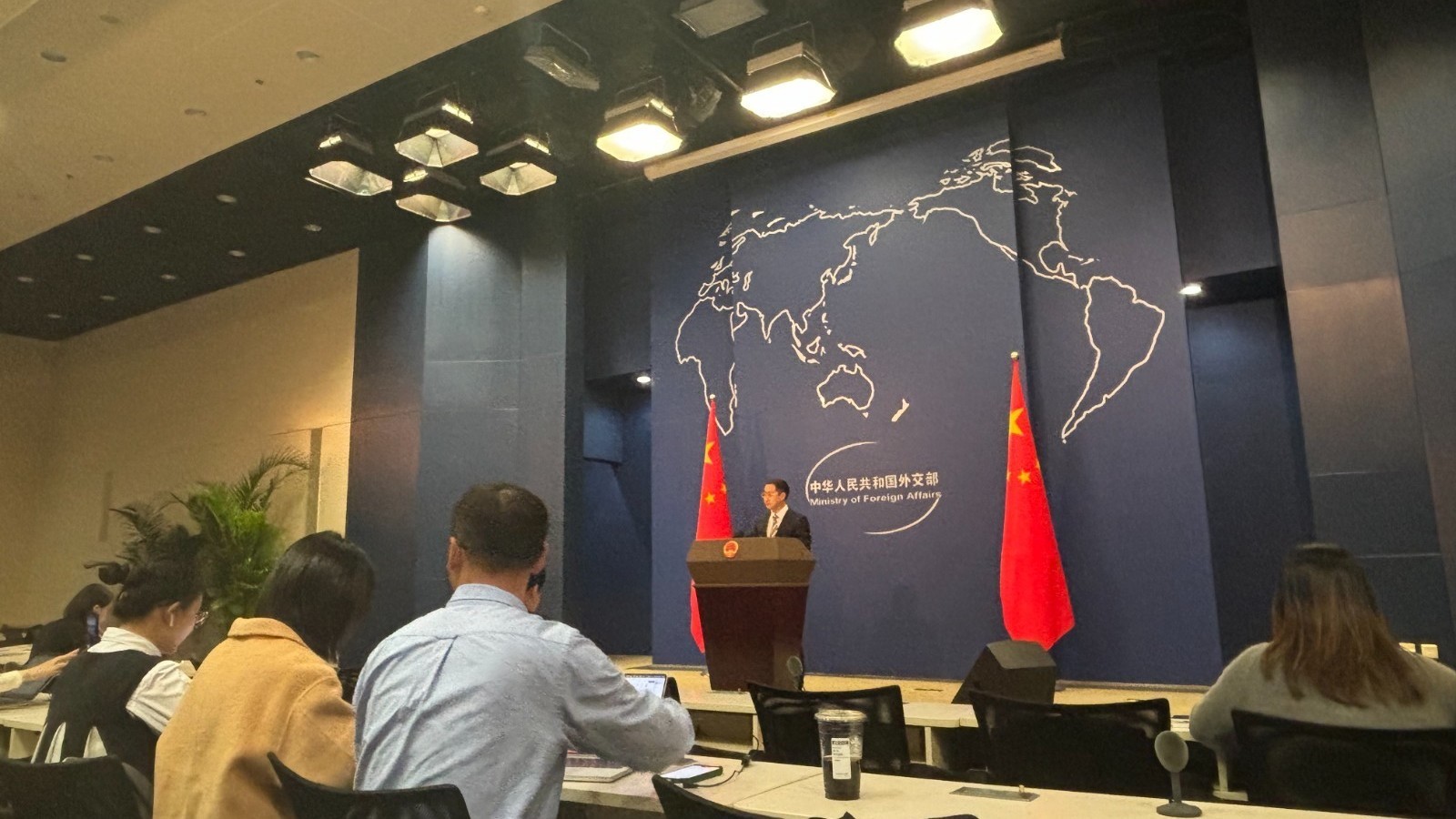 美国对国际刑事法院搞“双重标准! 外交部回应 美国对国际刑事法院搞“双重标准! 外交部回应