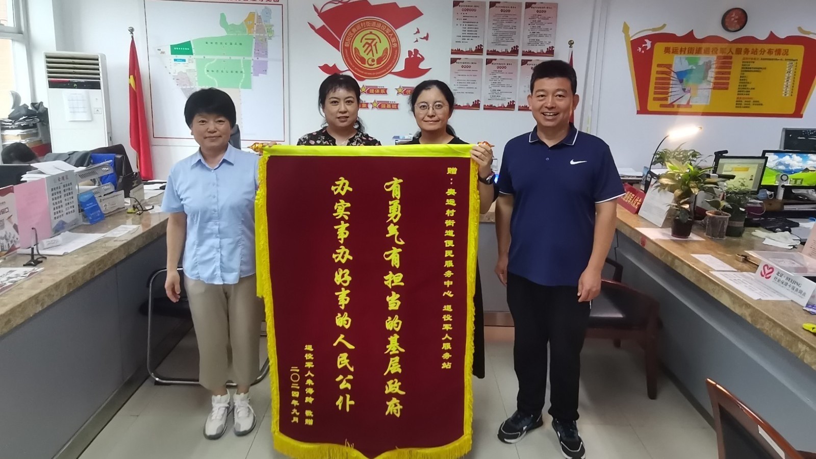 “11年军龄总算找回来了,谢谢你们。” “11年军龄总算找回来了,谢谢你们。”