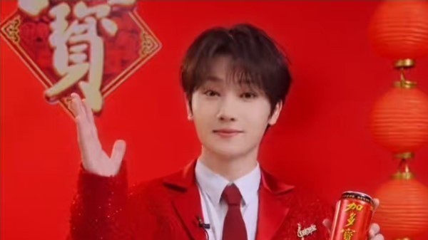 与加多宝发财大使蒋敦豪一起隔空五连拍,所有好运buff叠满! 与加多宝发财大使蒋敦豪一起隔空五连拍,所有好运buff叠满!