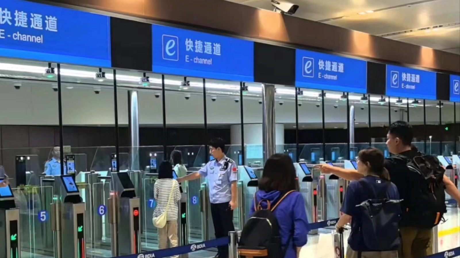 国庆期间北京大兴机场口岸 入境外国人增幅超120% 国庆期间北京大兴机场口岸 入境外国人增幅超120%