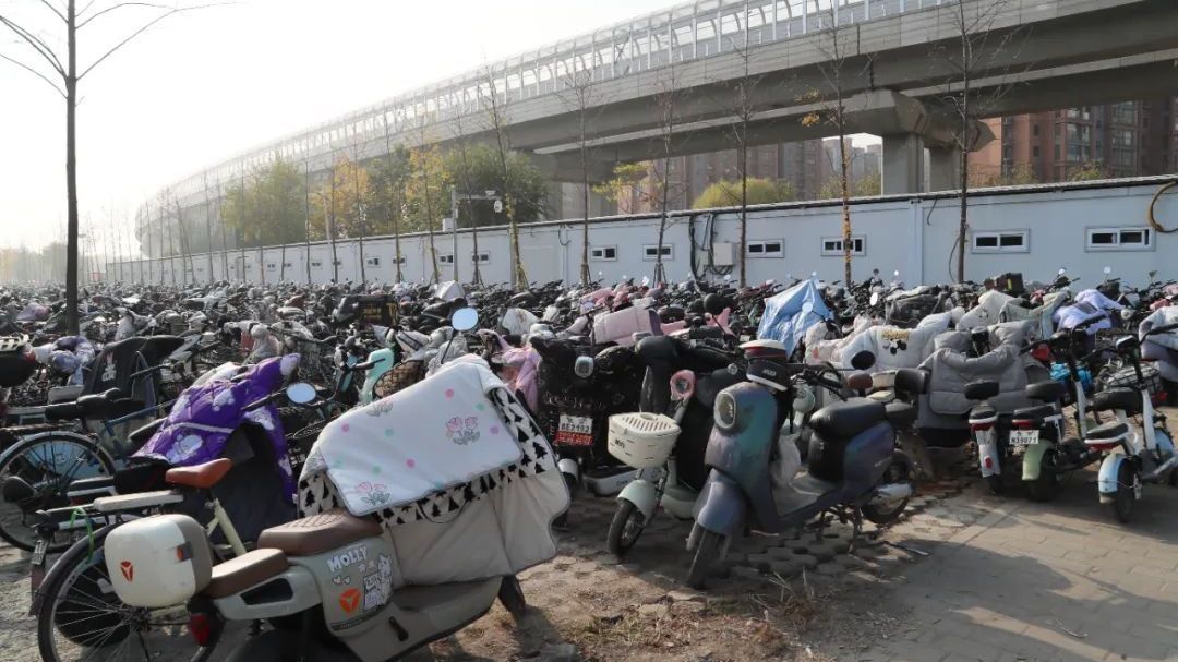 合理规划非机动车停车区,高效“解围”沙河地铁 合理规划非机动车停车区,高效“解围”沙河地铁