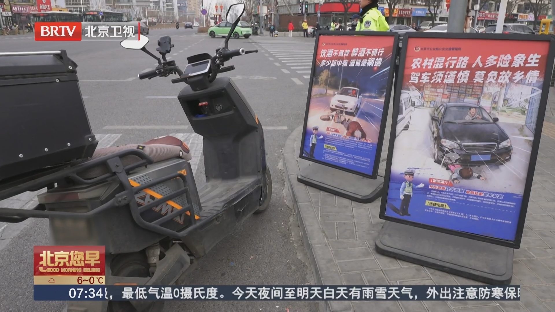 小头盔大作用 民警预热宣传筑牢骑行安全防线 小头盔大作用 民警预热宣传筑牢骑行安全防线