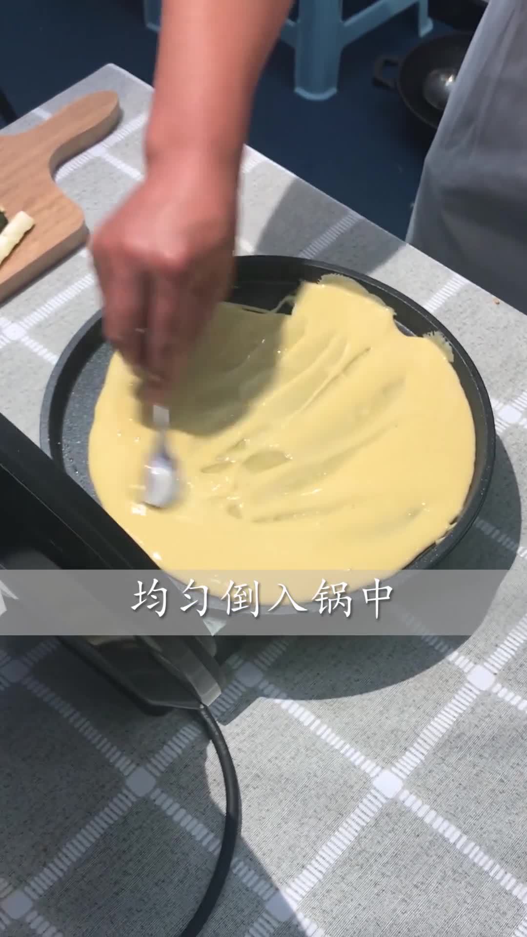 鸡蛋和面粉搅一搅，放锅里一煎就是美味