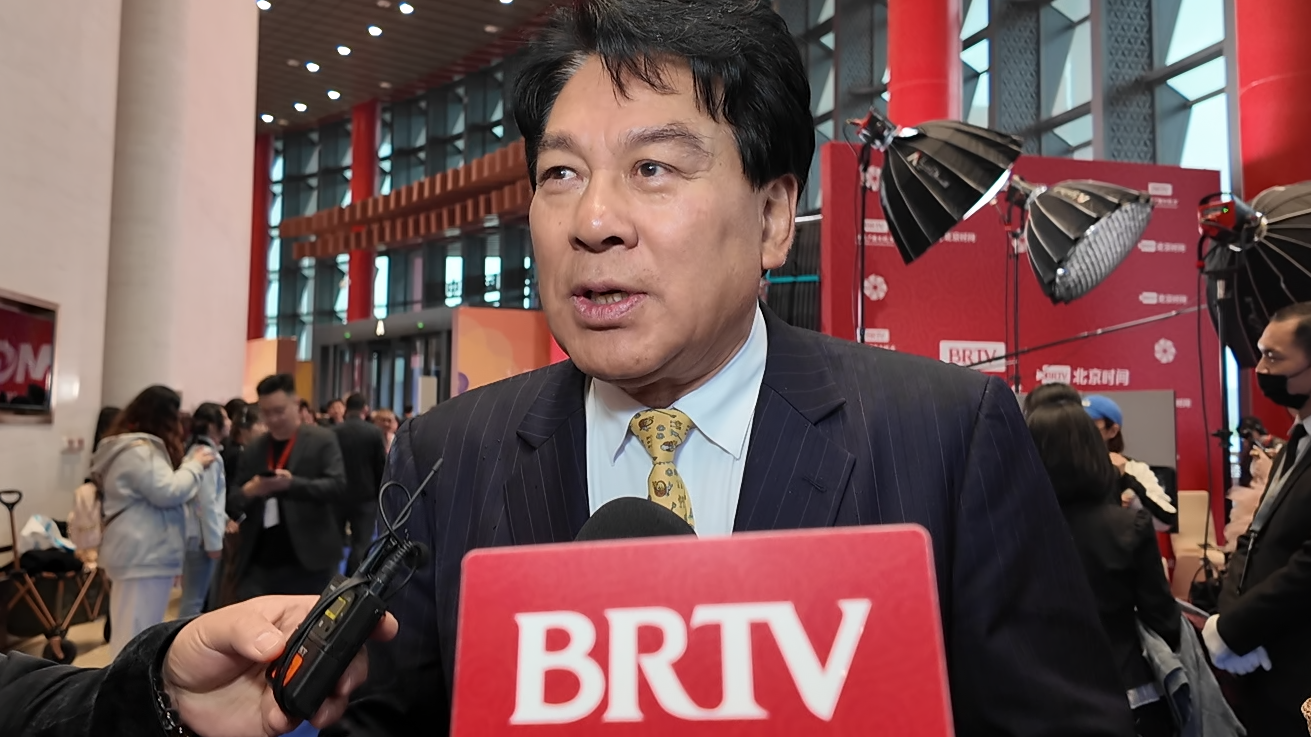 朱时茂亮相北影节开幕入场仪式：希望电影节吸引更多观众爱上电影