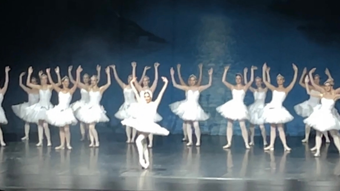 俄罗斯皇家芭蕾舞团大跳广场舞嗨翻全场