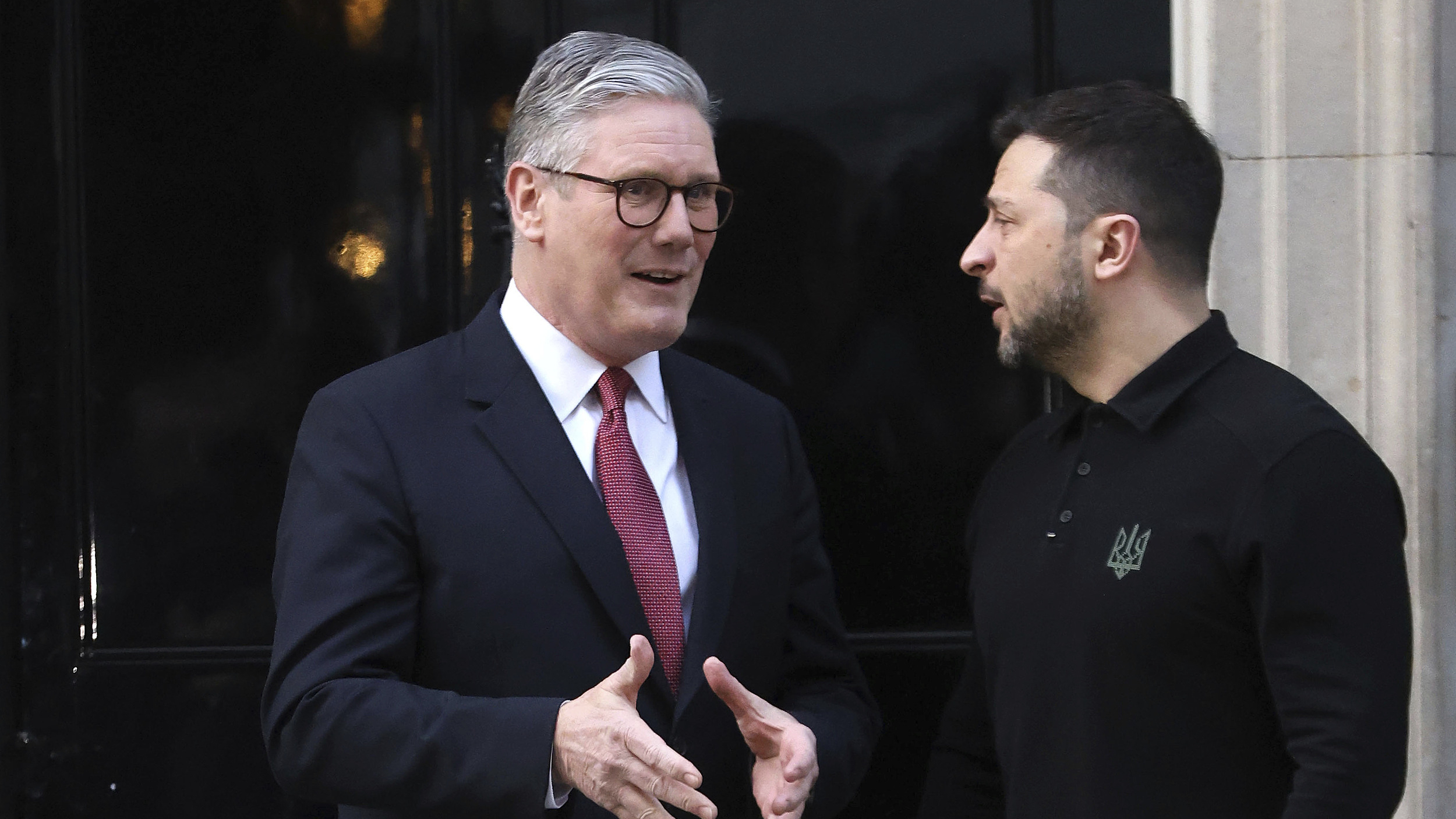 泽连斯基与斯塔默举行会晤，英乌签署22.6亿英镑贷款协议