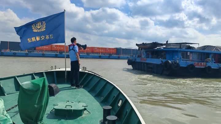 迎战台风“竹节草”，扬州航道管理站织密水上安全防护网