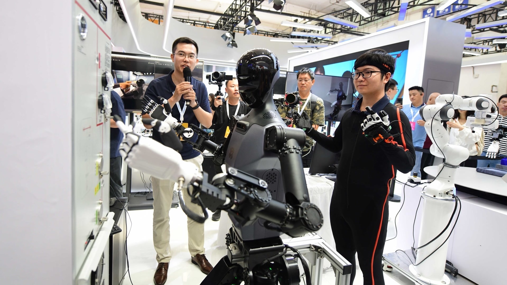 2026年北京亦庄将能量产万台具身智能机器人 2026年北京亦庄将能量产万台具身智能机器人