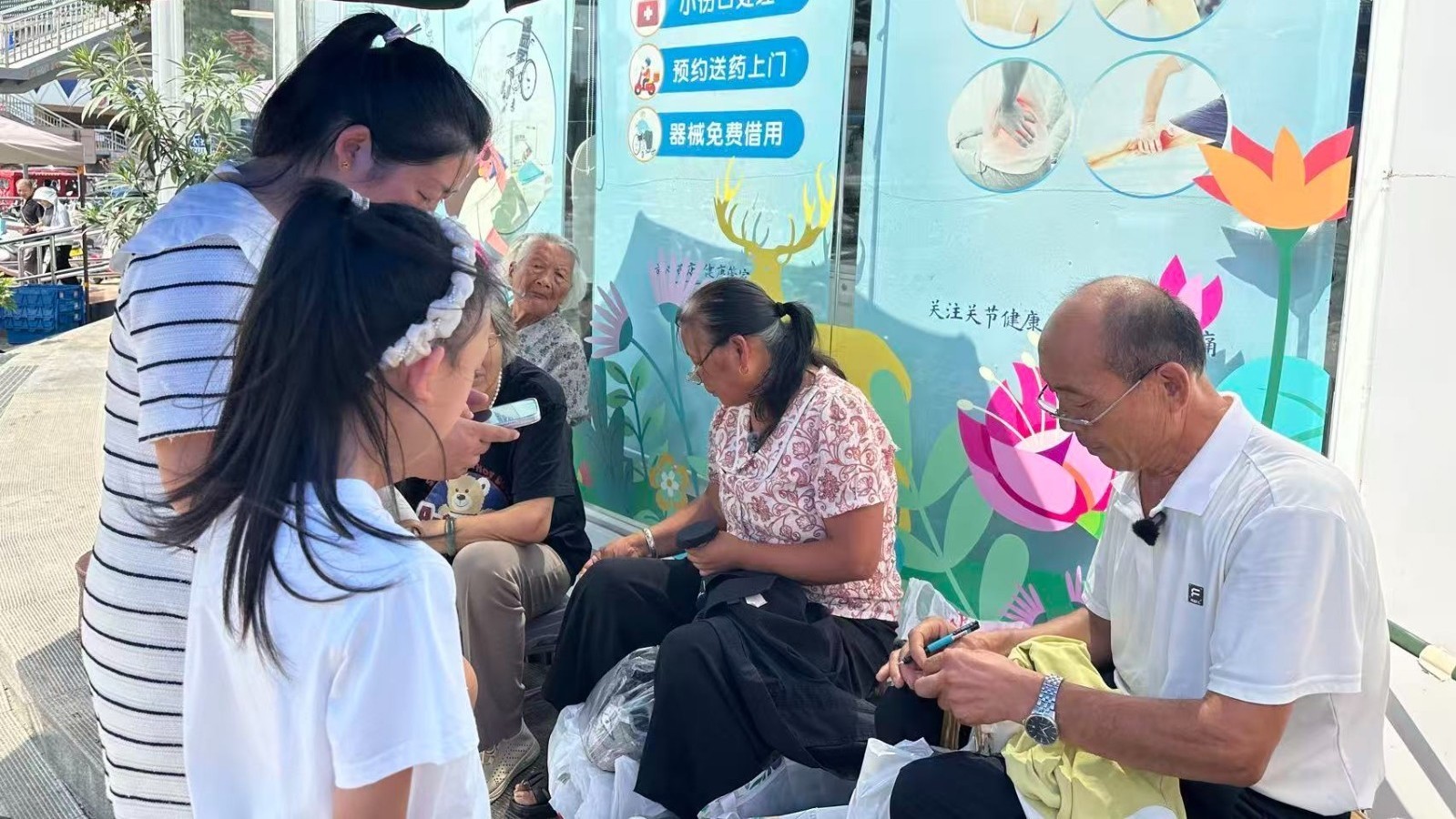 胖东来闭店倒计时,周边商户何去何从?这位绣花大叔的回答戳中无数人 胖东来闭店倒计时,周边商户何去何从?这位绣花大叔的回答戳中无数人
