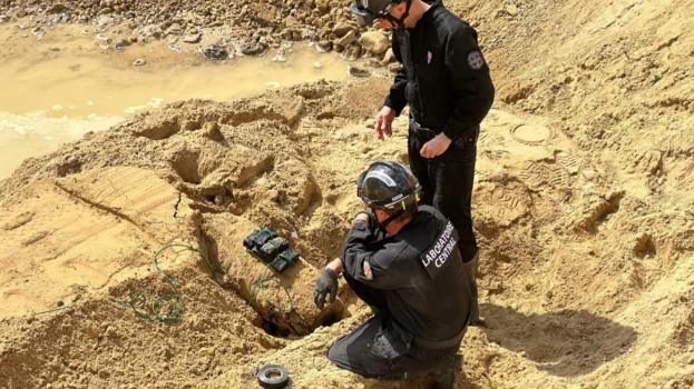 法国巴黎附近可控爆破一枚二战遗留炸弹 法国巴黎附近可控爆破一枚二战遗留炸弹