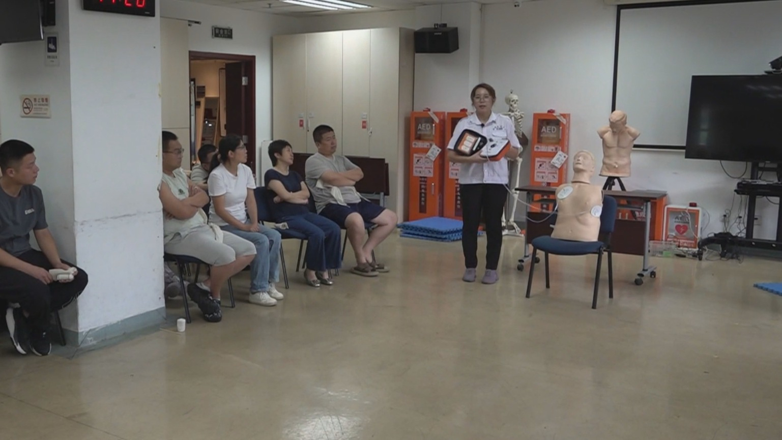北京出台AED配置管理地方标准 人员密集场所取用不宜超过5分钟 北京出台AED配置管理地方标准 人员密集场所取用不宜超过5分钟