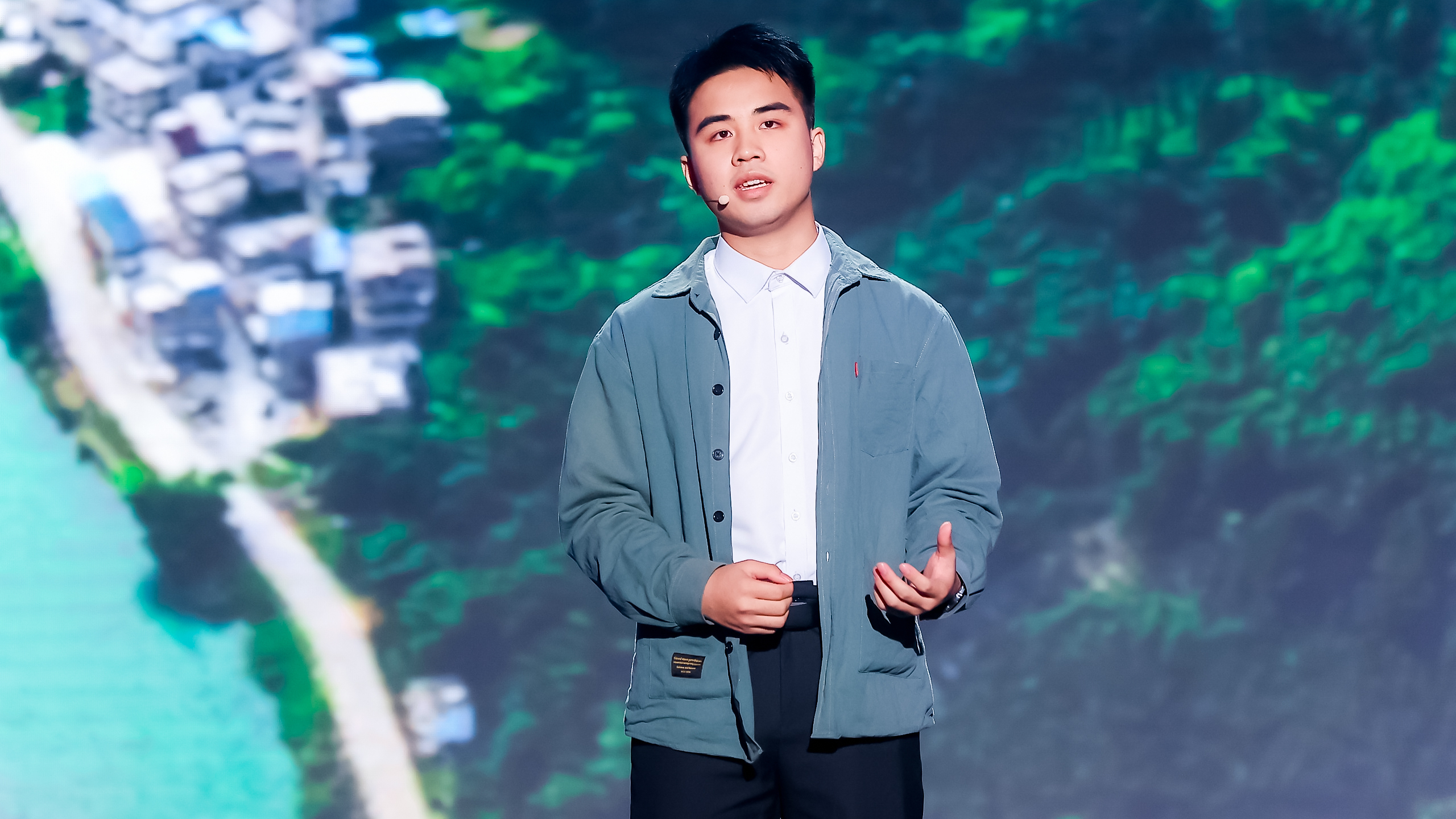 《攀越大山·行至沃野》——卢宏翔