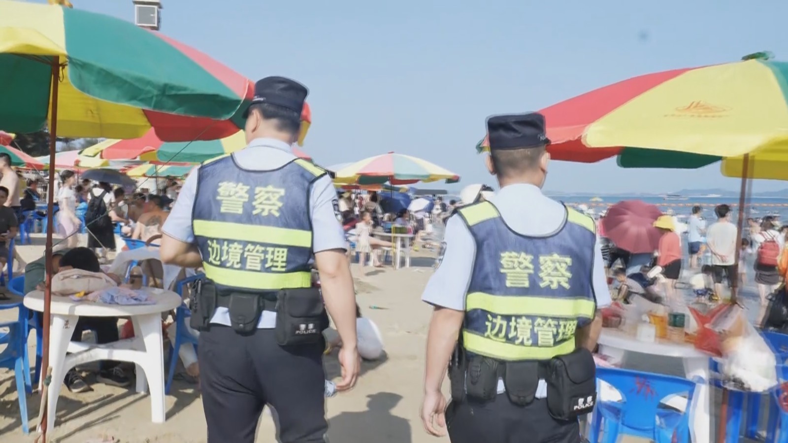 海滩“抓娃娃” 民警5天假期寻回36名走失儿童 海滩“抓娃娃” 民警5天假期寻回36名走失儿童