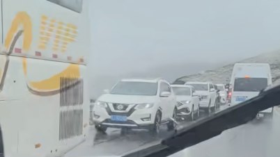 一地突降大雪！游客称遭遇堵车，景区关闭，最新消息→