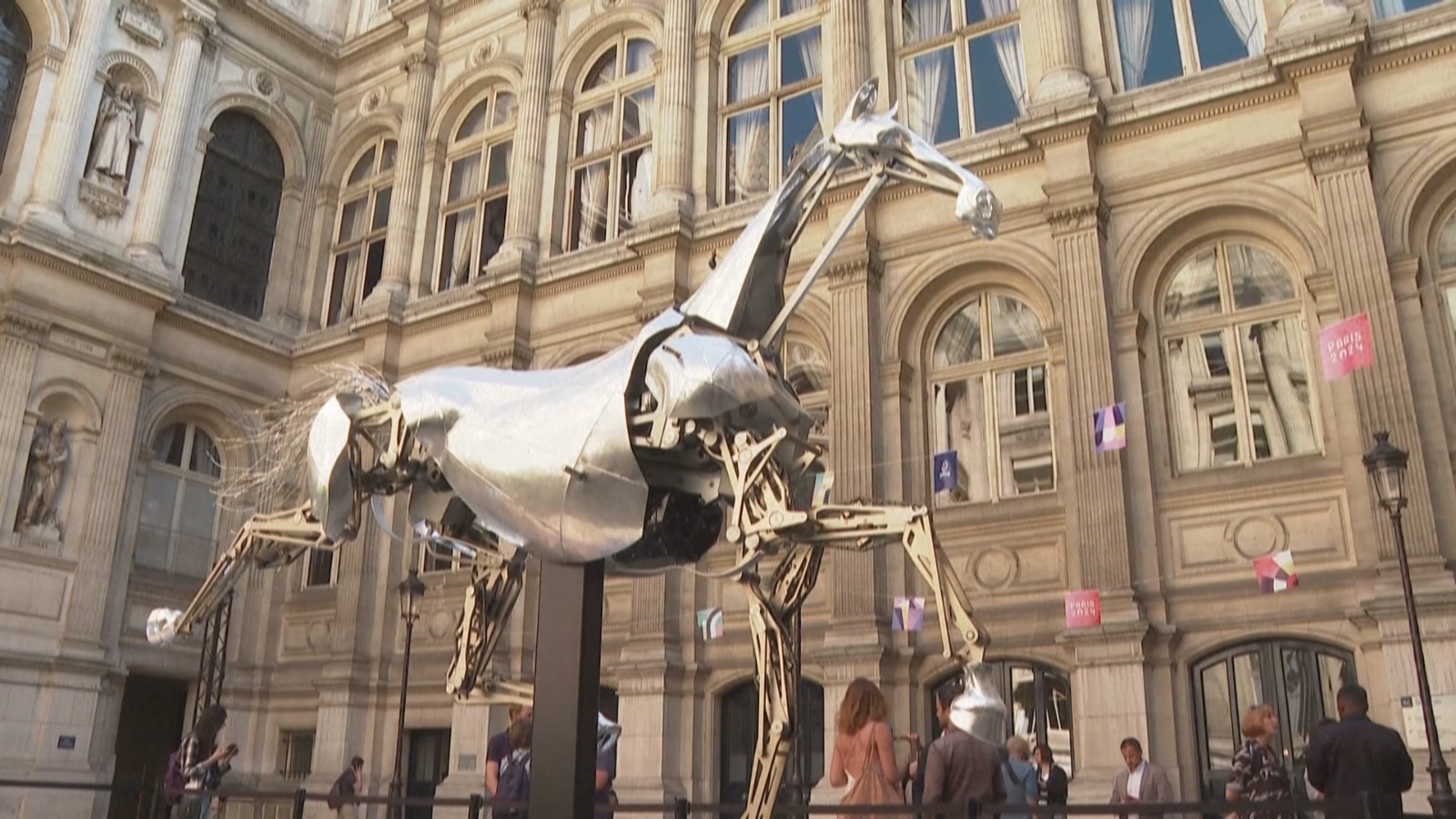 惊艳亮相巴黎奥运会开幕式的金属马向公众展出 惊艳亮相巴黎奥运会开幕式的金属马向公众展出