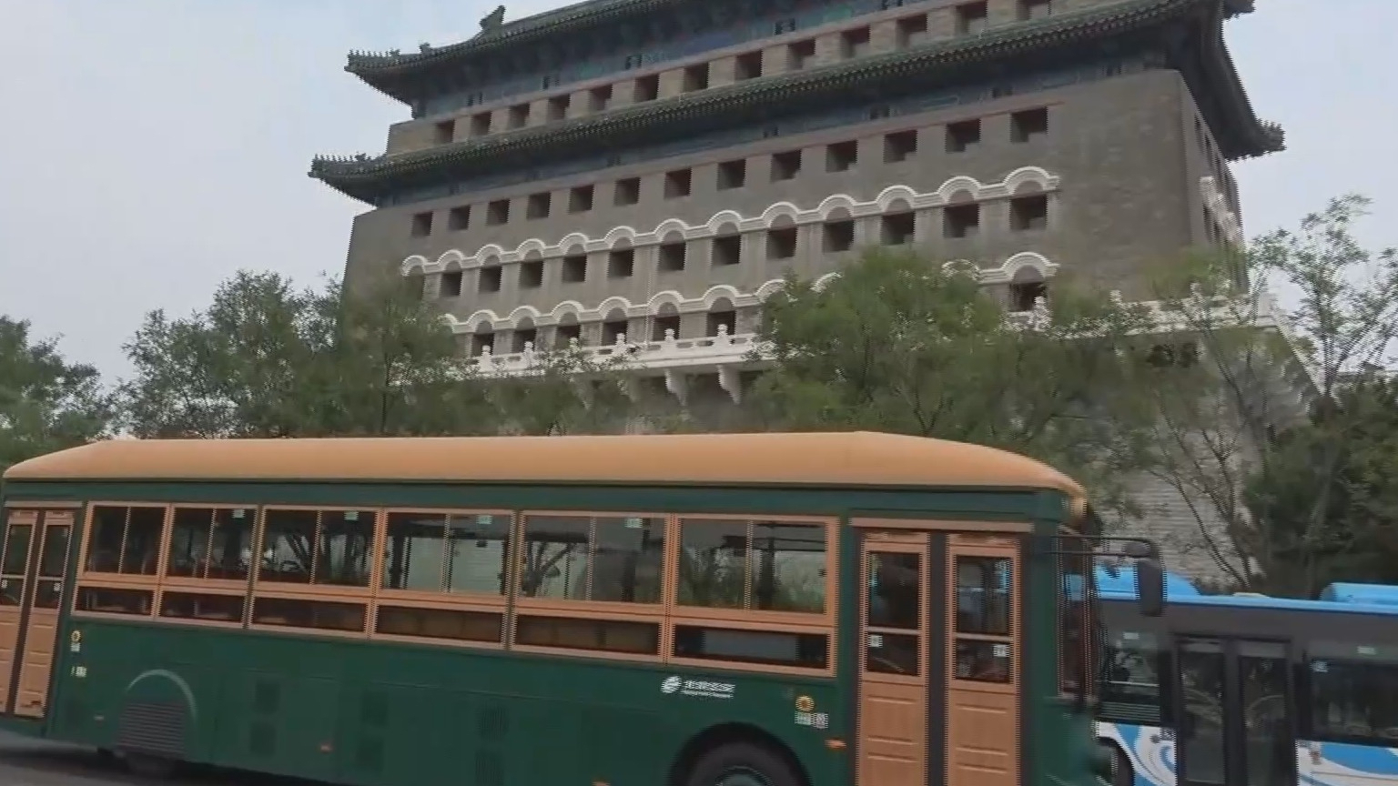 八条线路8月17日起升级开通 观光巴士新线邀您感受大美中轴