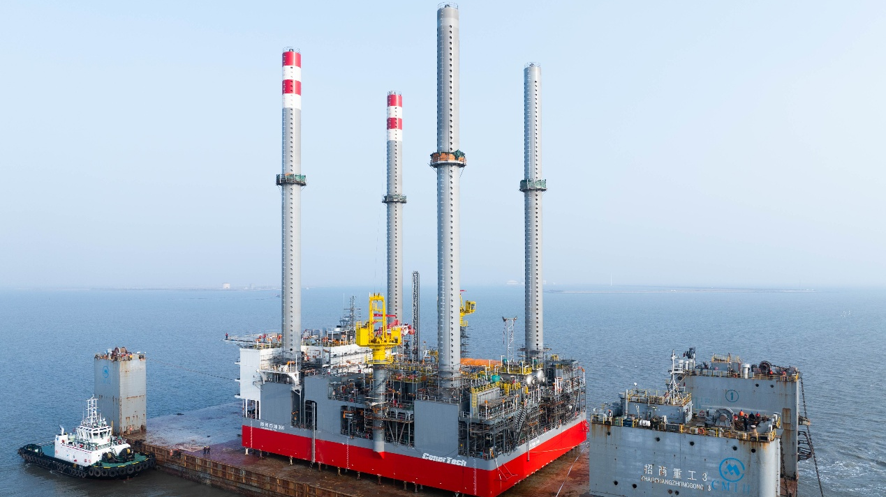 我国最大的智能自安装生产处理平台 “海洋石油166”成功下水测试