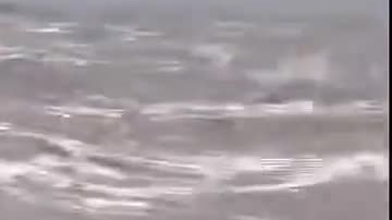 钓鱼男子被钱塘江涌潮卷走，奇迹生还！紧急提醒：极小概率事件，不代表可以冒险
