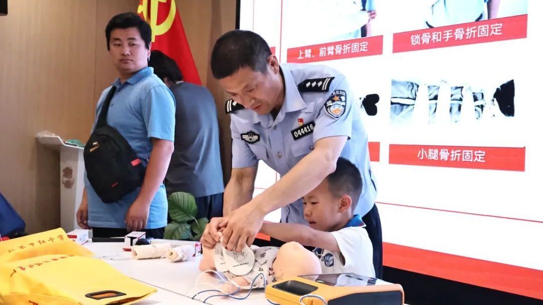 石景山鲁谷街道多方联动开展急救技能培训活动