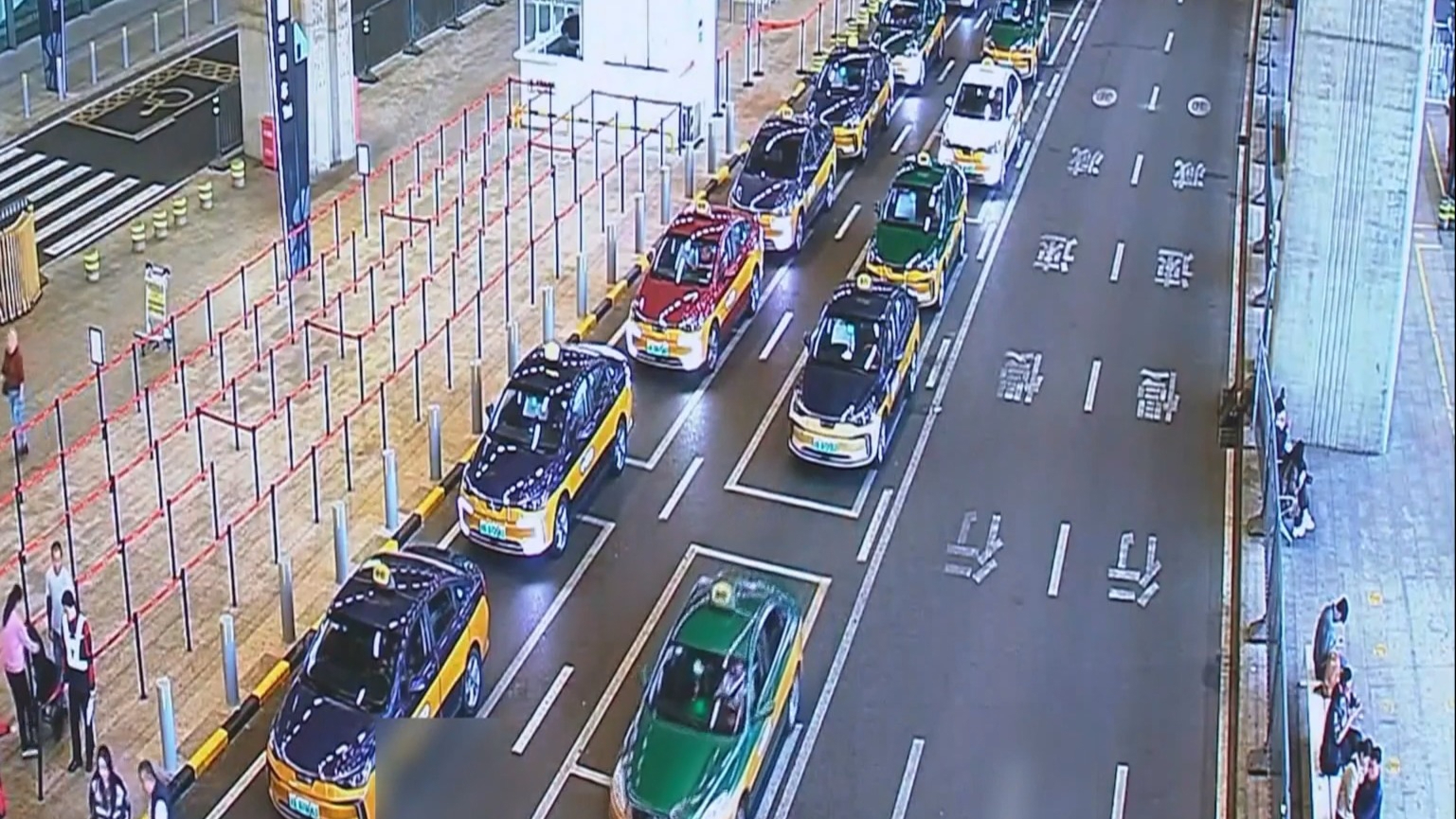 返程高峰日呈现“进多出少”特点 铁路公路民航全力应对大客流 返程高峰日呈现“进多出少”特点 铁路公路民航全力应对大客流