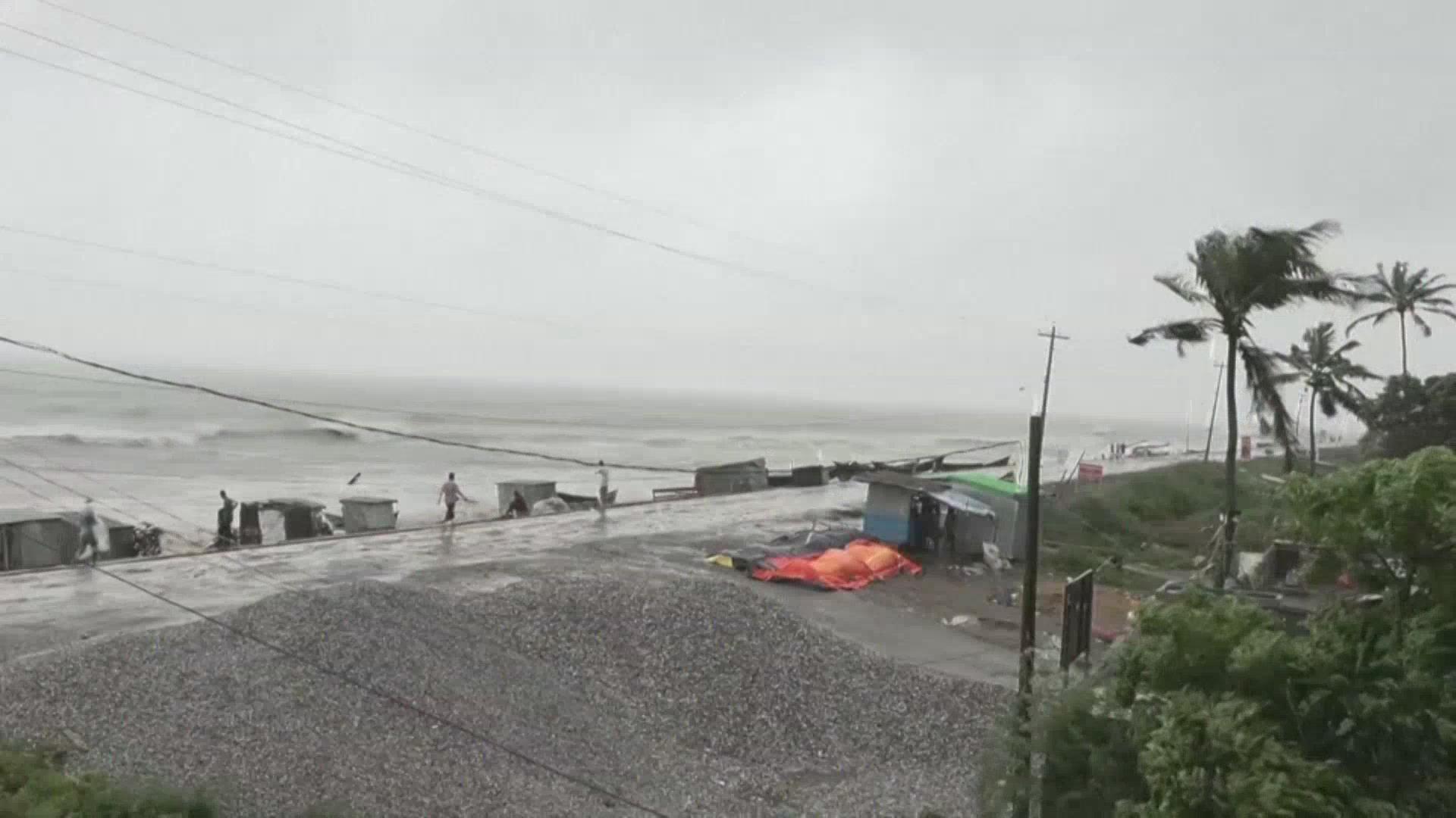 暴雨洪灾肆虐 印度阿萨姆邦逾1.2万人无家可归 暴雨洪灾肆虐 印度阿萨姆邦逾1.2万人无家可归