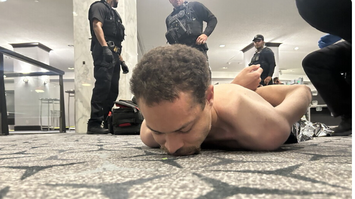 消息人士:白宫记协晚宴安全事件嫌疑人作案目标为美政府官员 消息人士:白宫记协晚宴安全事件嫌疑人作案目标为美政府官员