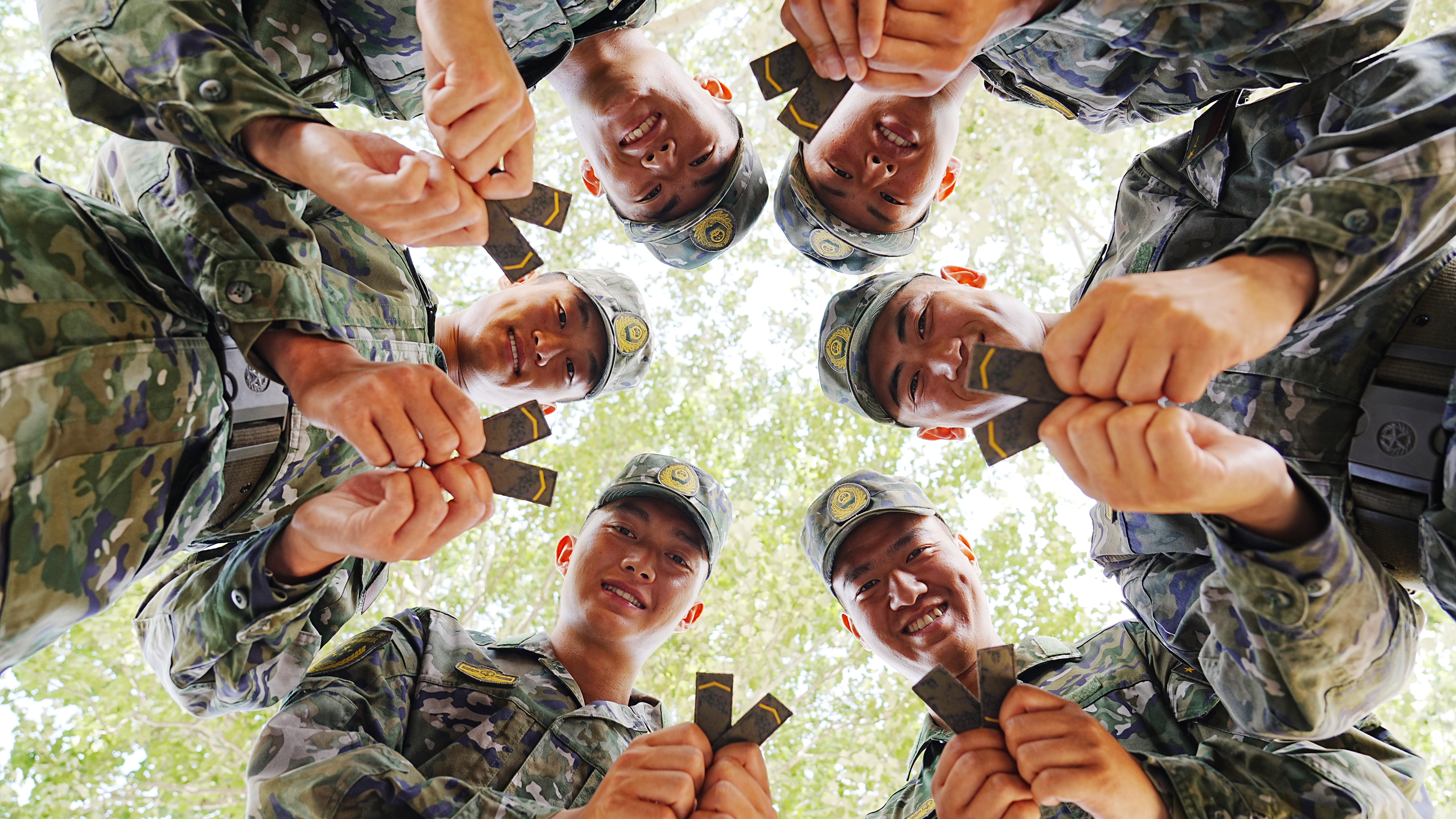 300余名武警新兵庄严授衔，开启军旅新征程