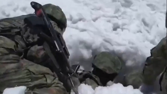 致敬中国军人！边防官兵的巡逻路 每一步都充满艰辛