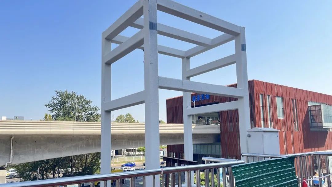 地铁亦庄线沿线过街天桥6部电梯预计月底完工