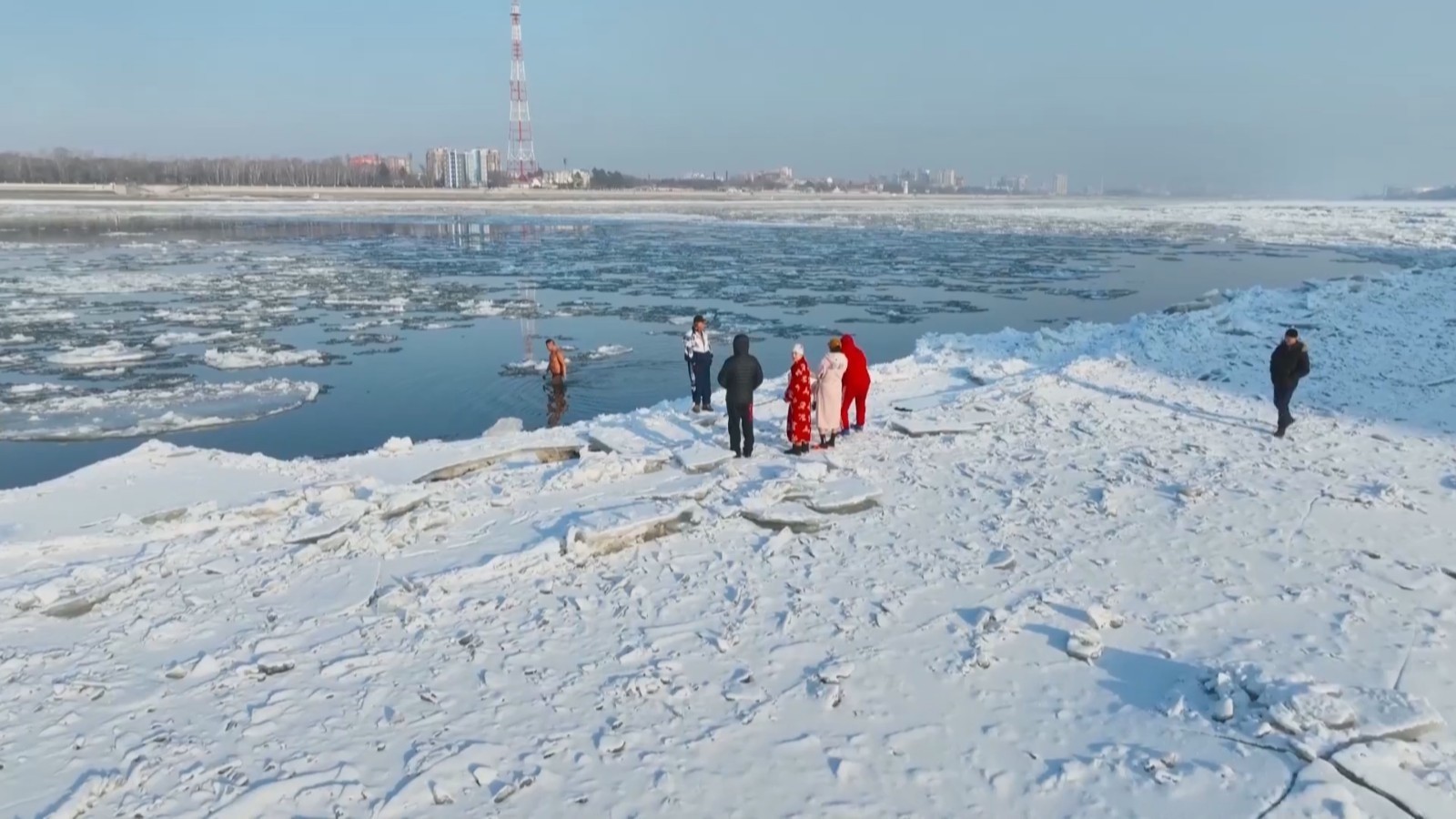 太酷了!冬泳开池 欢脱赴冬 太酷了!冬泳开池 欢脱赴冬