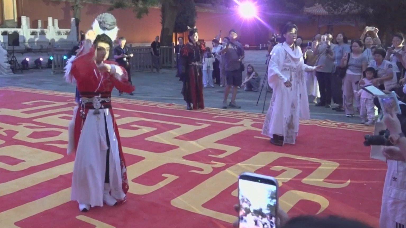 中轴线文旅夜游上新 景山公园“奇喵夜”试运营 中轴线文旅夜游上新 景山公园“奇喵夜”试运营