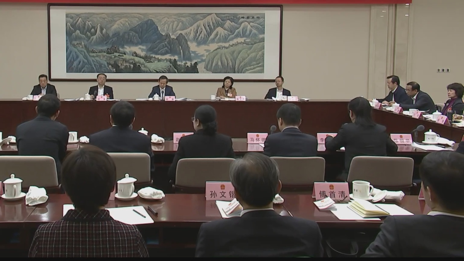 殷勇在参加朝阳团海淀团审议时指出 在进一步全面深化改革中作表率
