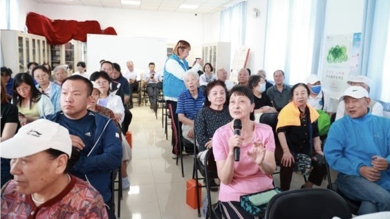 候选物业登台向业主报告 丰台区五里店街道多方共治破解老旧小区“失管”困局
