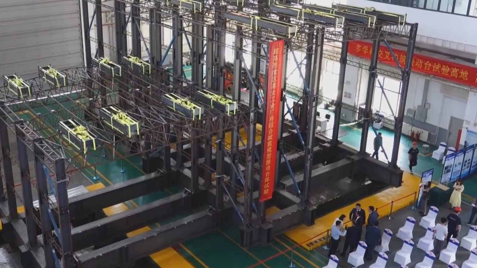 盖楼修桥可测抗震性 北京高校再添一科研“重器” 盖楼修桥可测抗震性 北京高校再添一科研“重器”