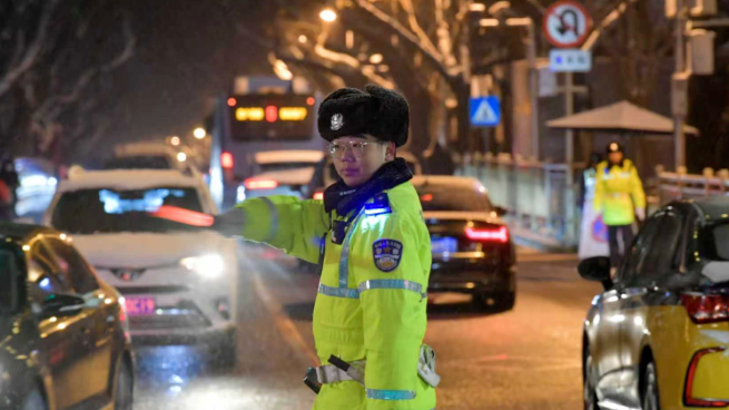 北京街头交警“存在感UP”?交管局:对!具体时间区域—— 北京街头交警“存在感UP”?交管局:对!具体时间区域——