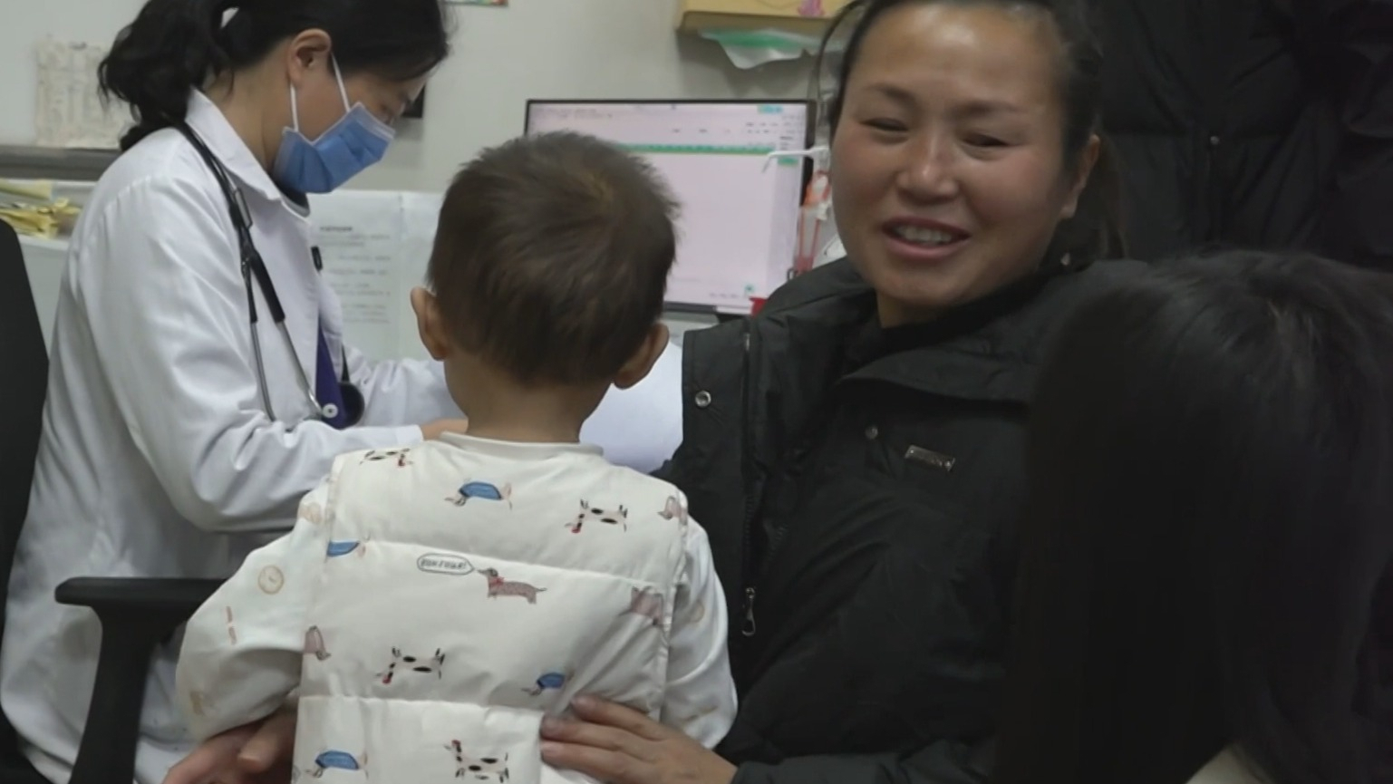 寒夜中的急诊室灯火通明