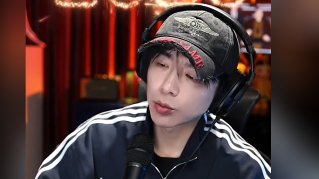 刘宇宁直播中自嘲自己从不健身 下一秒突然开始举铁 画风突变超有梗