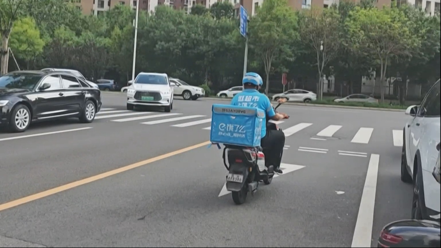 首个面向全部骑手的社保补贴本月上线