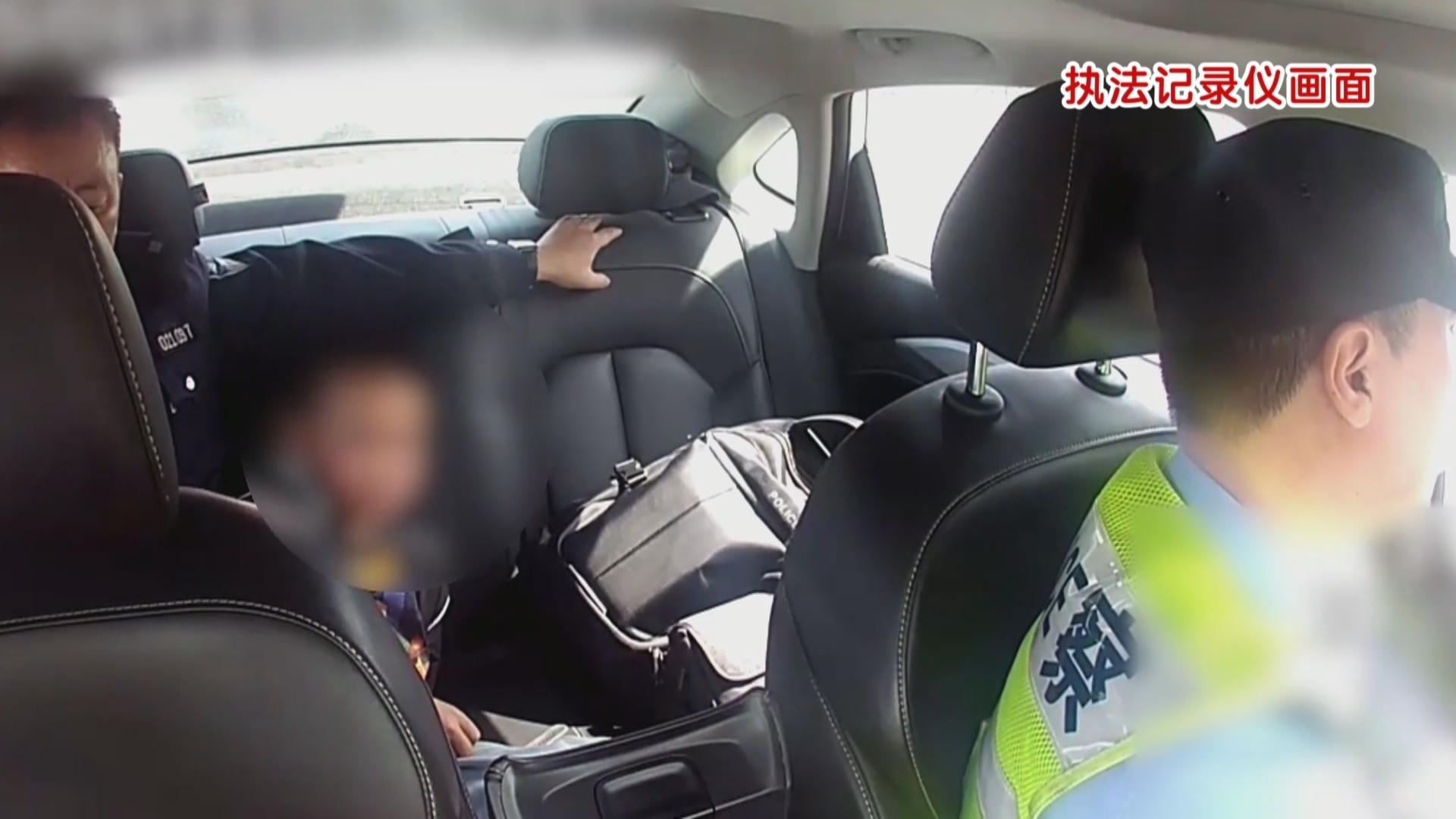 男童独自走上高速 警民携手守护平安
