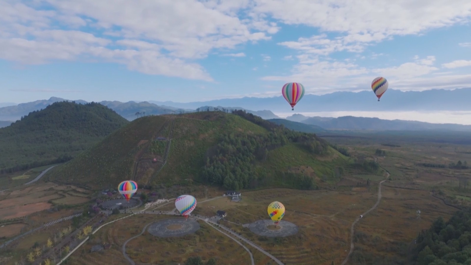 云南腾冲:旅居市场持续火热 云南腾冲:旅居市场持续火热