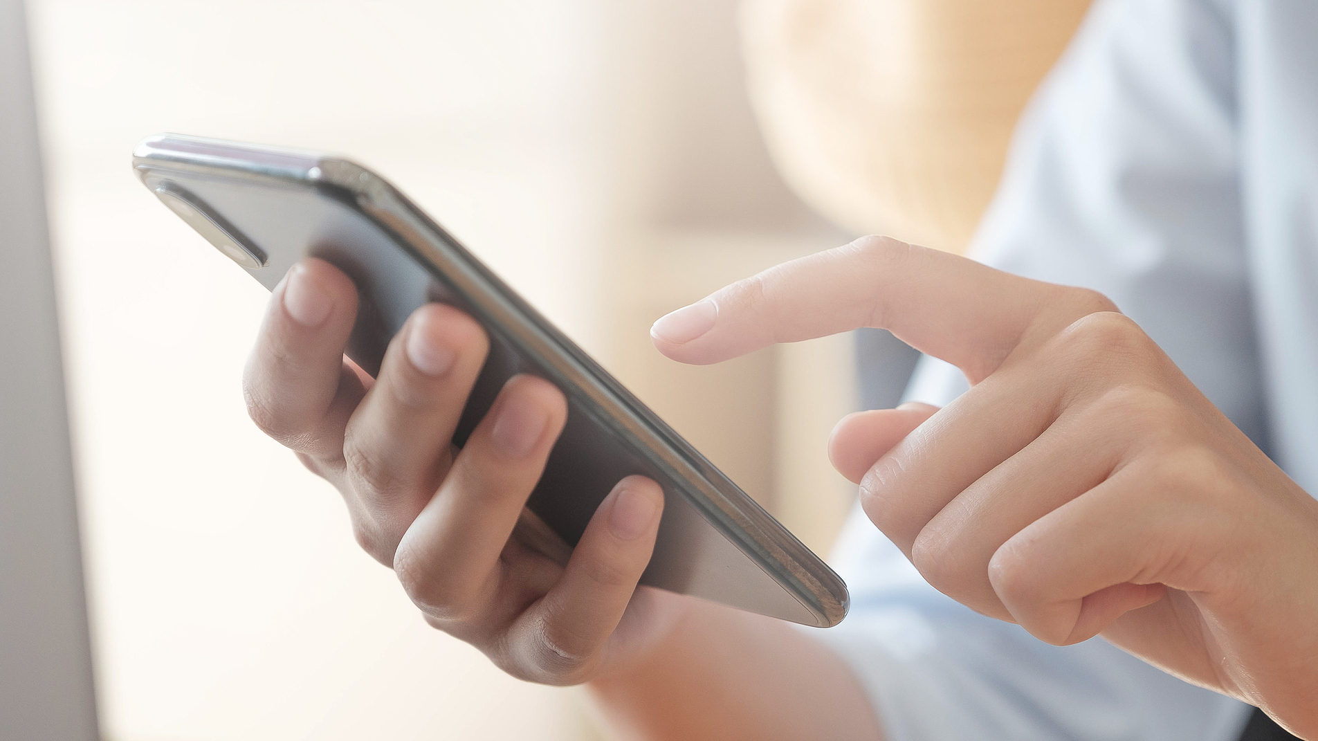 两项便利措施即日起实施:港澳台居民可线上申办电子临时通行证 两项便利措施即日起实施:港澳台居民可线上申办电子临时通行证