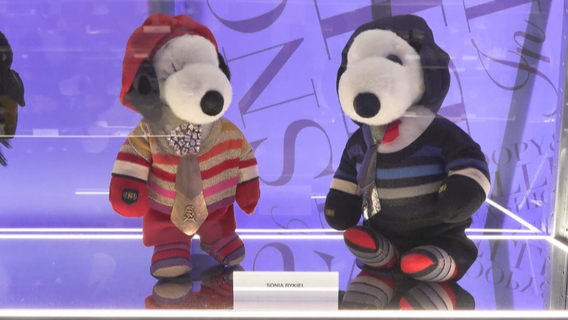 巴黎举办史努比时尚特展 庆祝漫画形象诞生75周年 巴黎举办史努比时尚特展 庆祝漫画形象诞生75周年