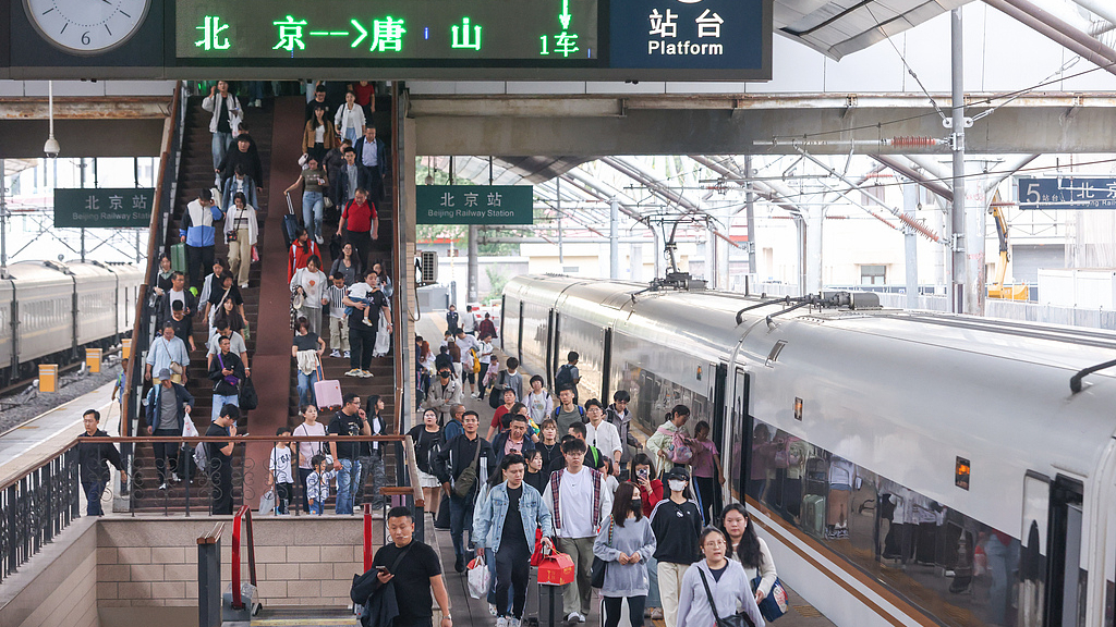 不用自己拿行李!北京7个火车站均已开通“轻装行”服务 不用自己拿行李!北京7个火车站均已开通“轻装行”服务