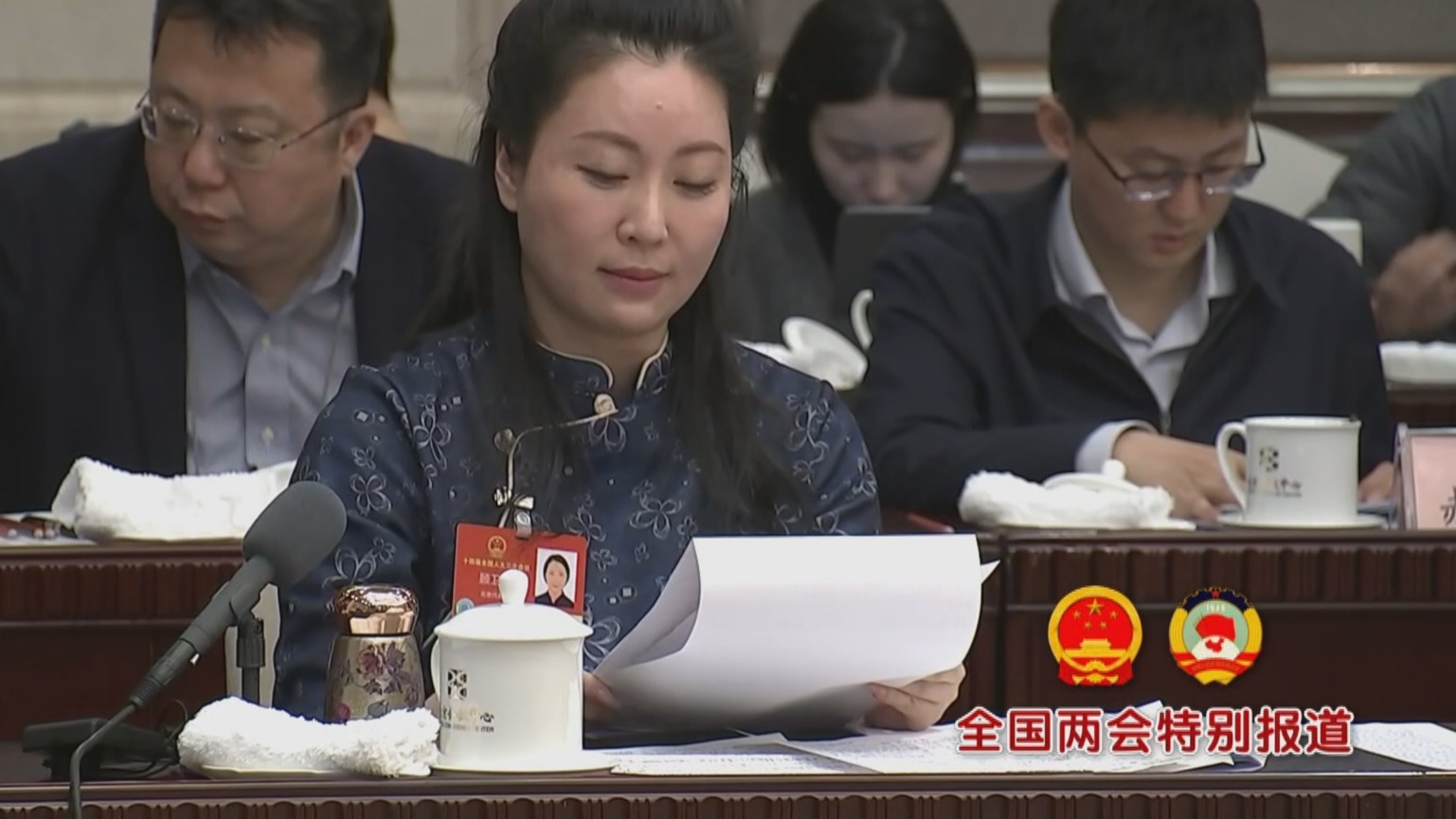 全国两会特别报道丨女代表委员共话履职 绽放巾帼风采