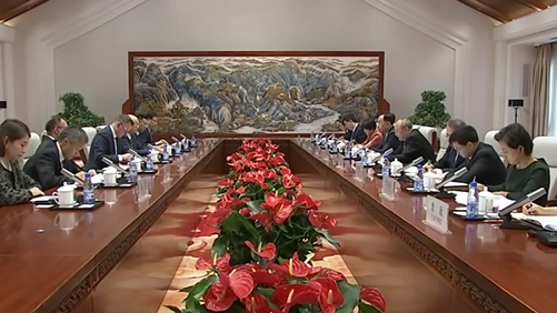 尹力会见美国强生公司执行副总裁兼医疗科技全球主席