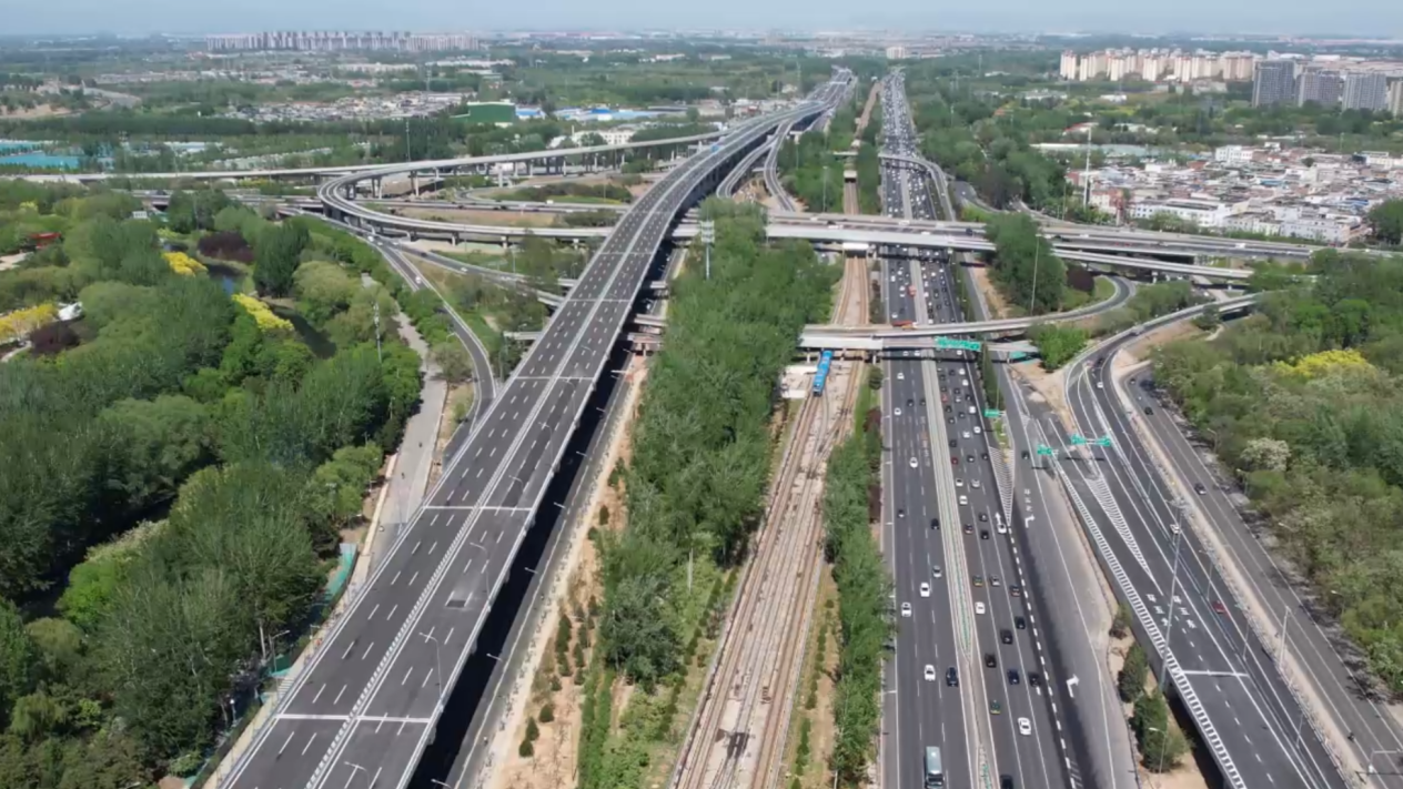 跨越既有机场快轨和高速!中交路建参加的京密路一期工程通车 跨越既有机场快轨和高速!中交路建参加的京密路一期工程通车